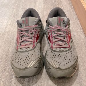 Brooks Running Shoes Women Sz 9